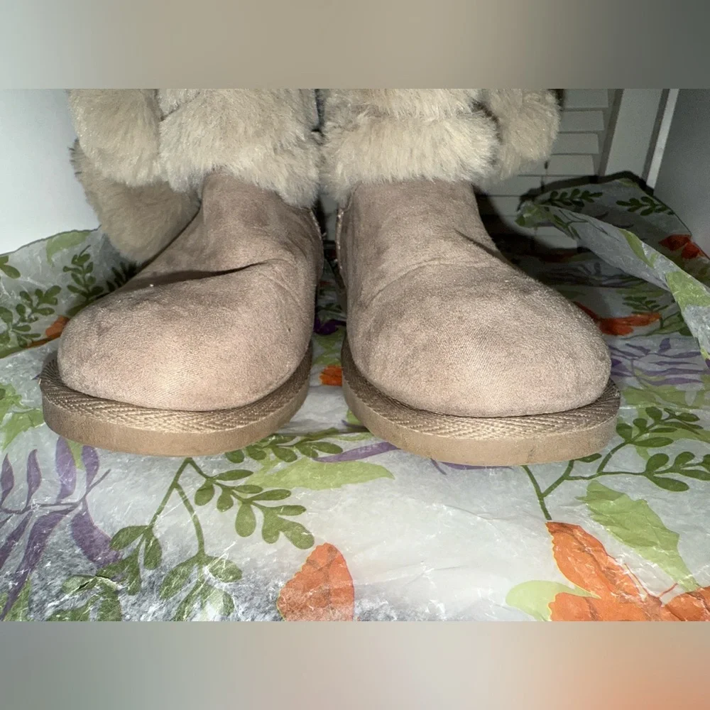 Makalu Faux Fur Winter Boots (Youth 3M) with flaws